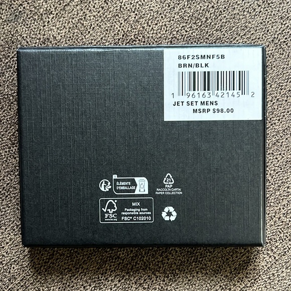 New Michael Kors Jet Set Slim Billfold - Picture 9 of 9